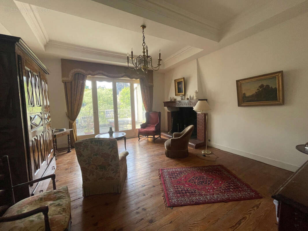 IMG_9832 - Commerce à OLORON-SAINTE-MARIE