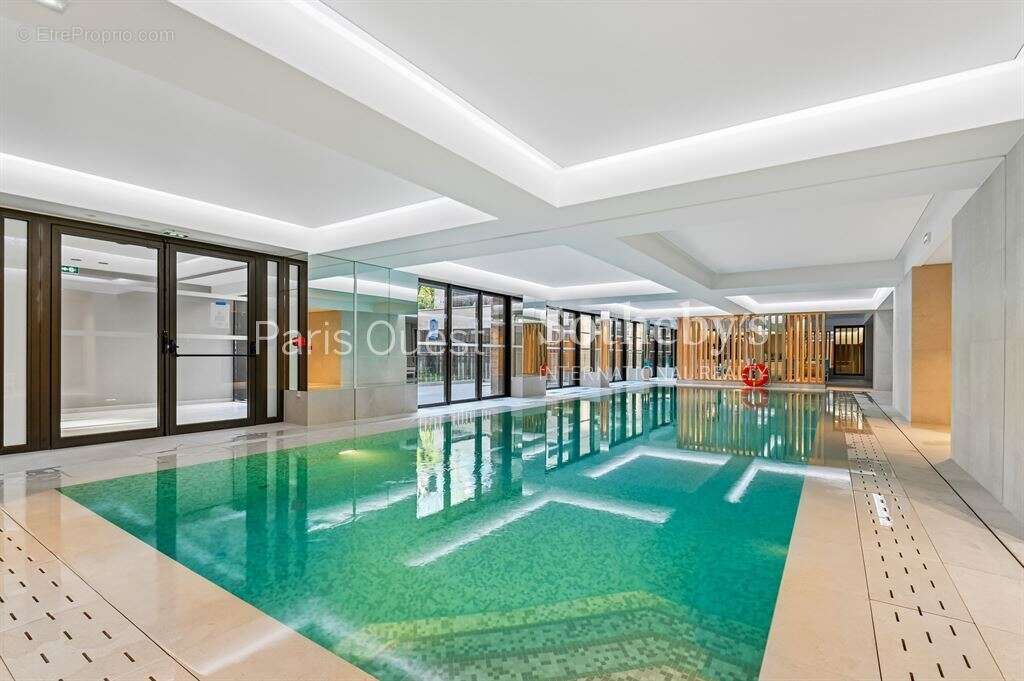 Appartement à NEUILLY-SUR-SEINE