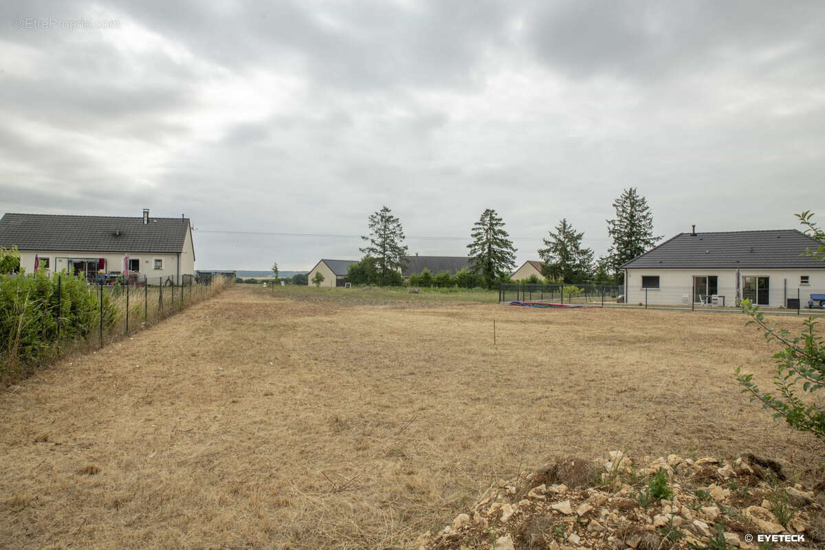 Terrain à BRECY