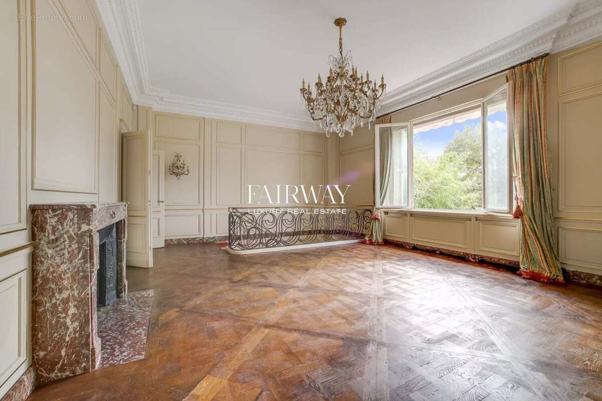 Appartement à PARIS-16E