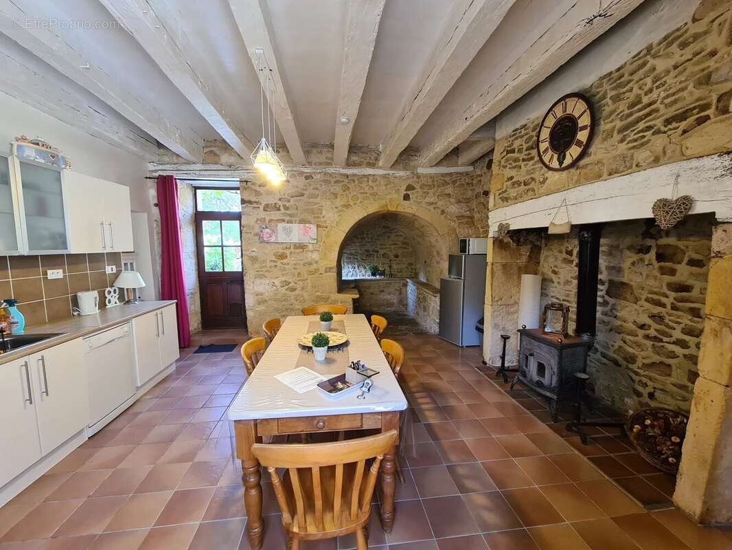 Maison à NADAILLAC-DE-ROUGE