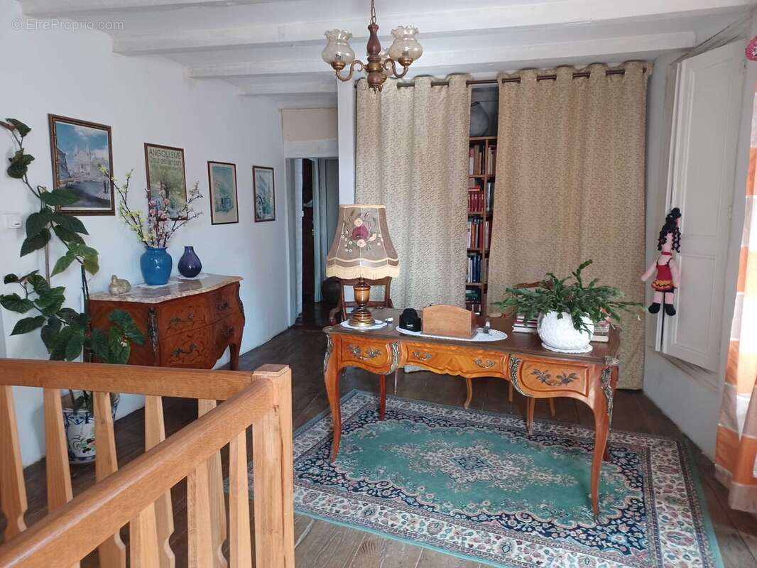 Maison 249 m² à Massignac  - photo 5
