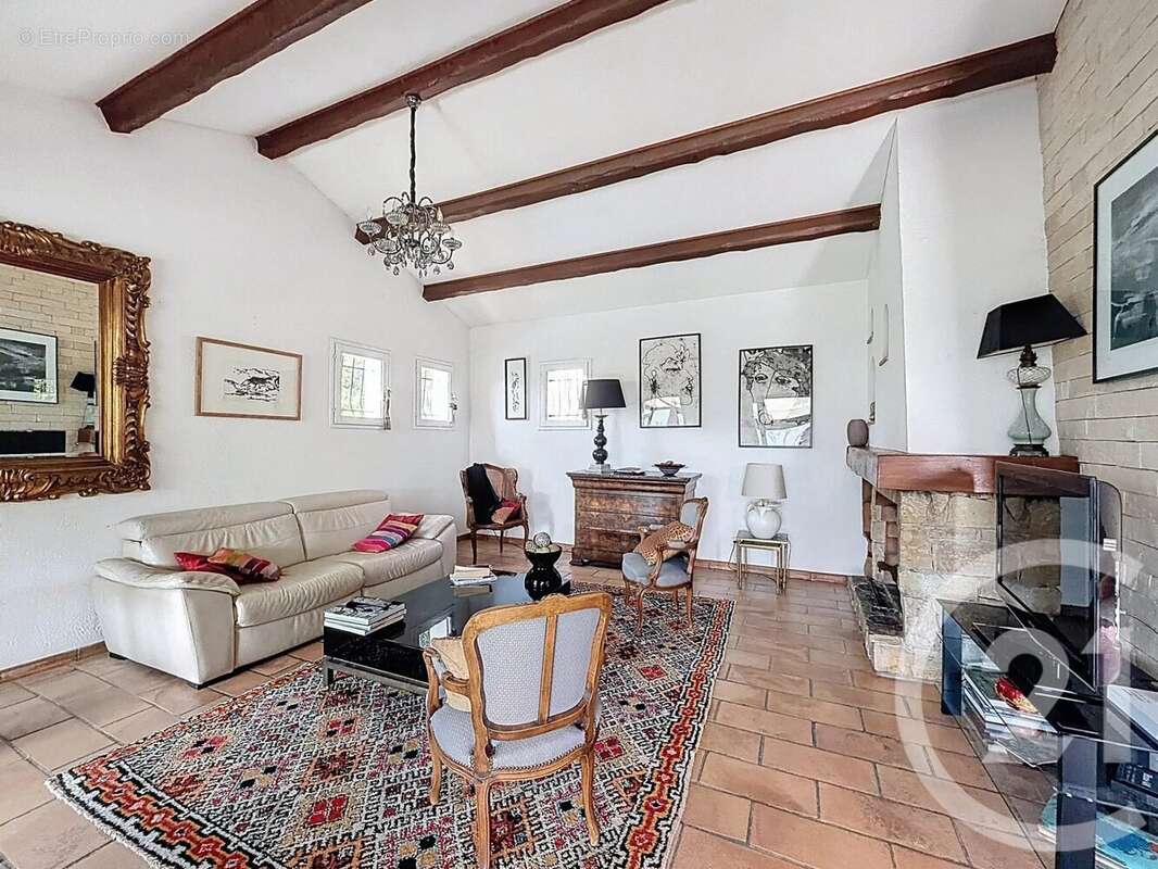 Maison à LA ROQUETTE-SUR-SIAGNE