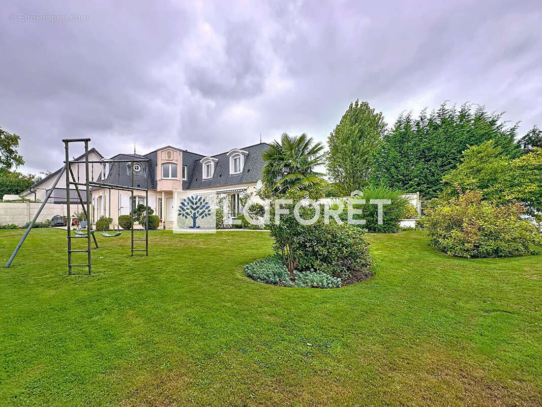 Maison à LE MESNIL-ESNARD