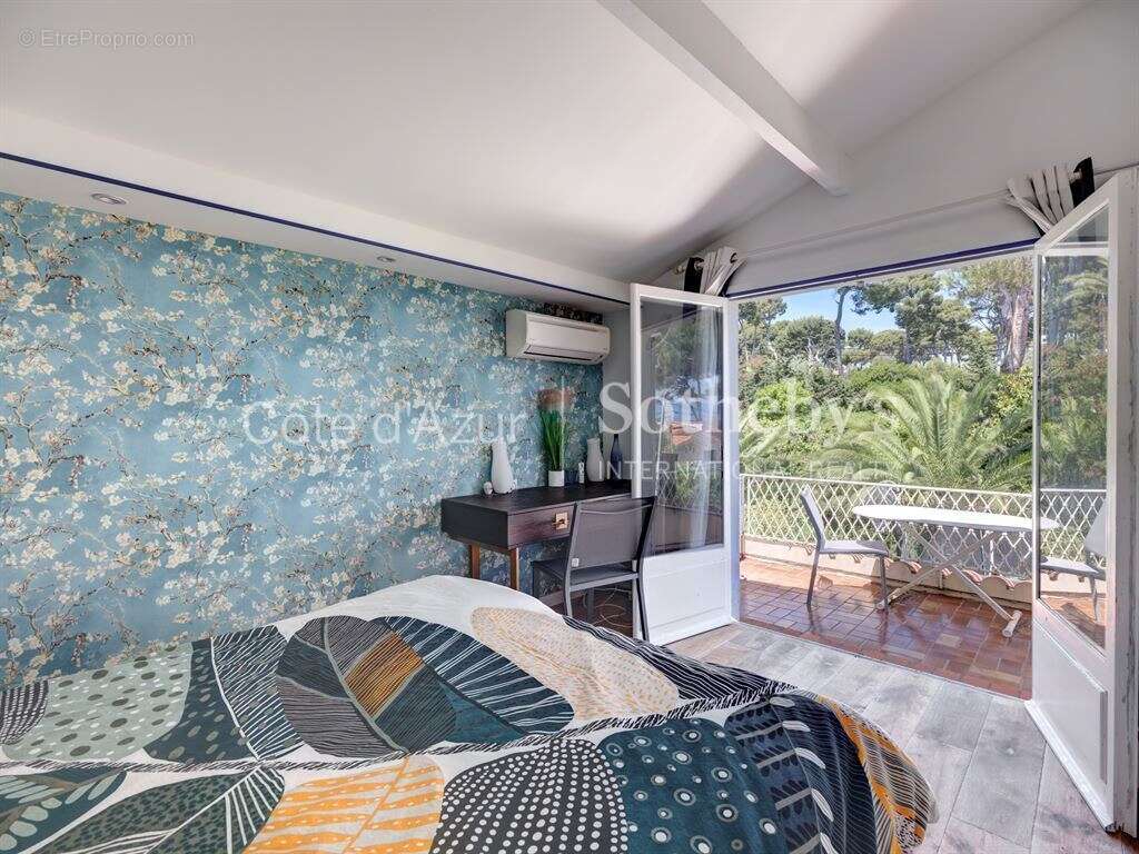 Cap d’Antibes villa avec vue mer piscine et fort potentiel à quelques pas du littoral - photo 12