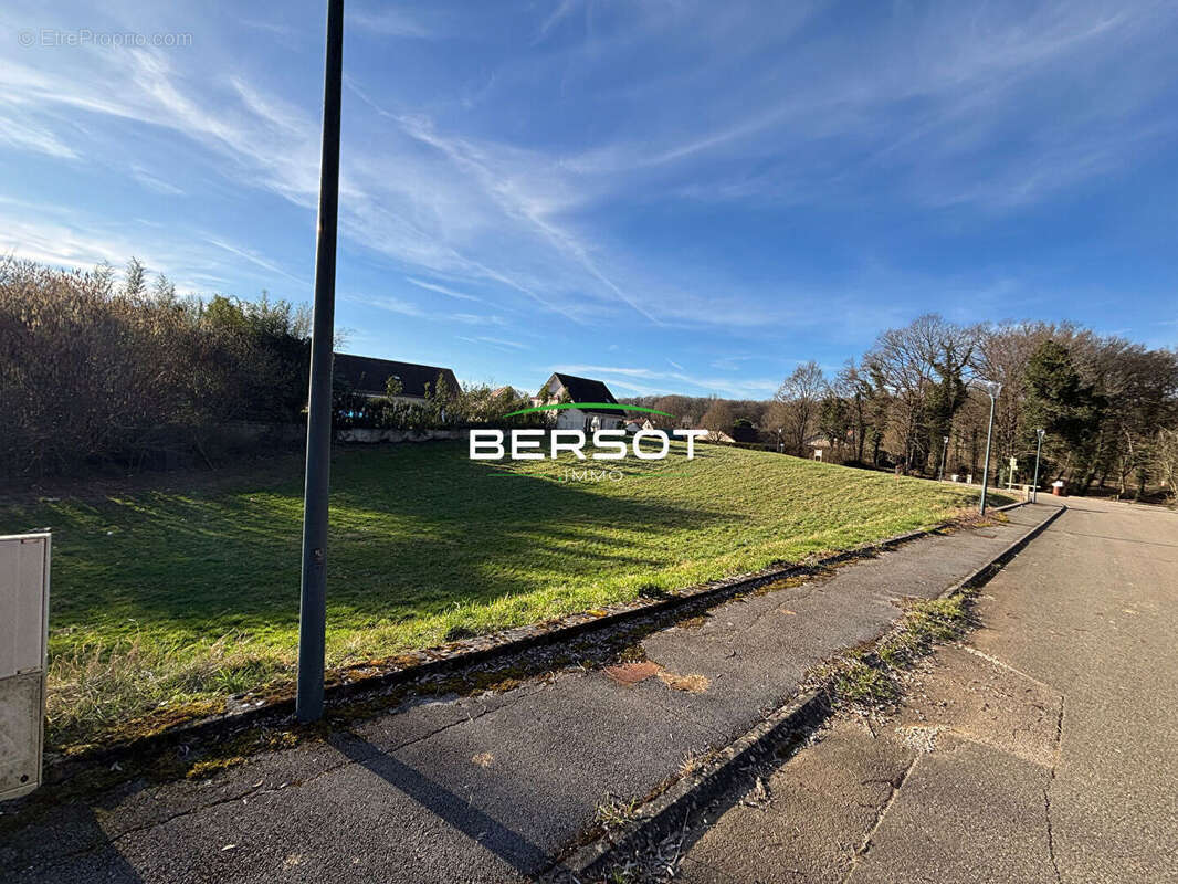 Terrain à SAINT-VIT