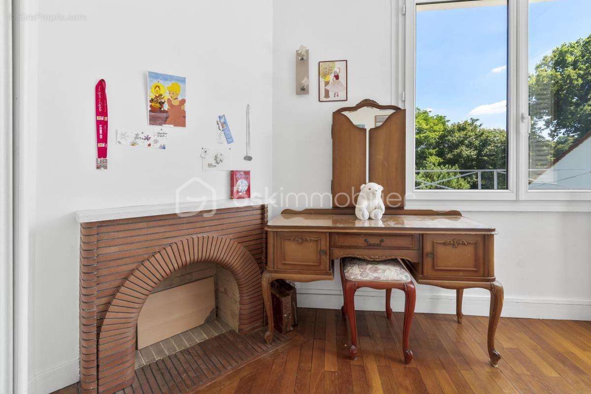Coup de cœur pour cette maison d'architecte de 177m², située au sein d'un domaine privé sur la commune de Marnes-La-Coquette - photo 11