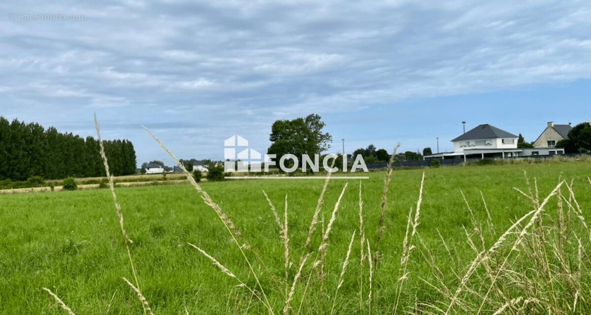 Terrain à LE VIVIER-SUR-MER