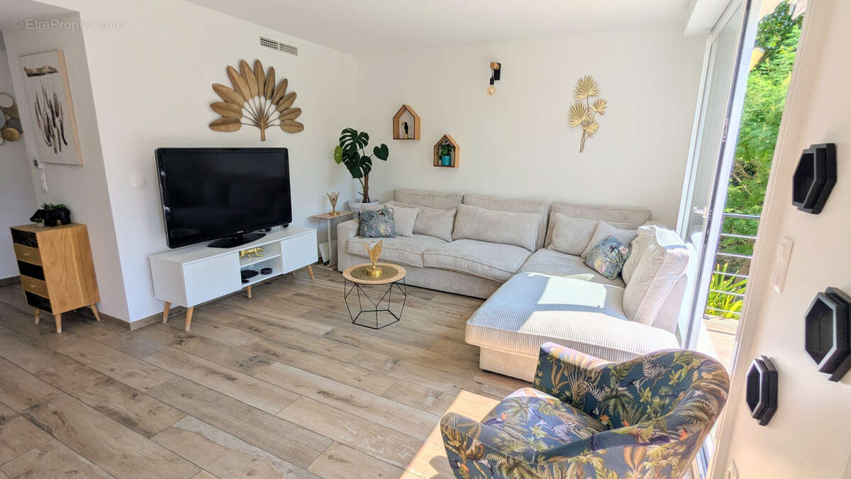 SOUS COMPROMIS - Maison récente avec piscine   Vence (7 min du centre) - photo 8