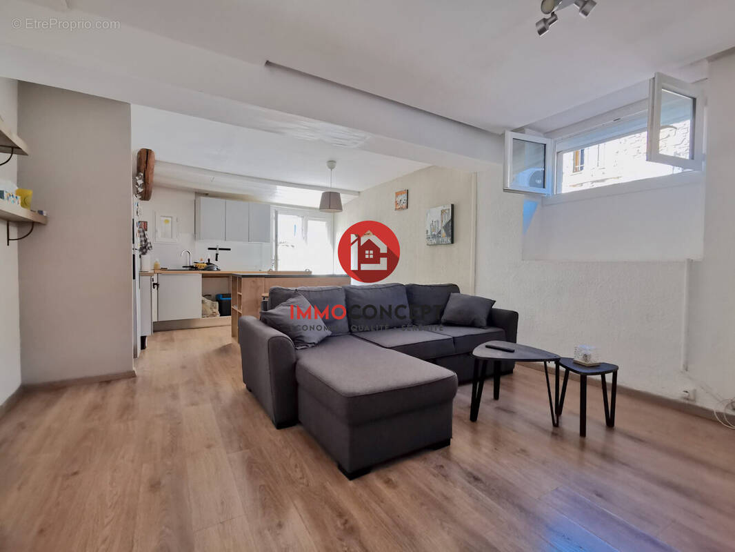 Appartement à BAGNOLS-SUR-CEZE