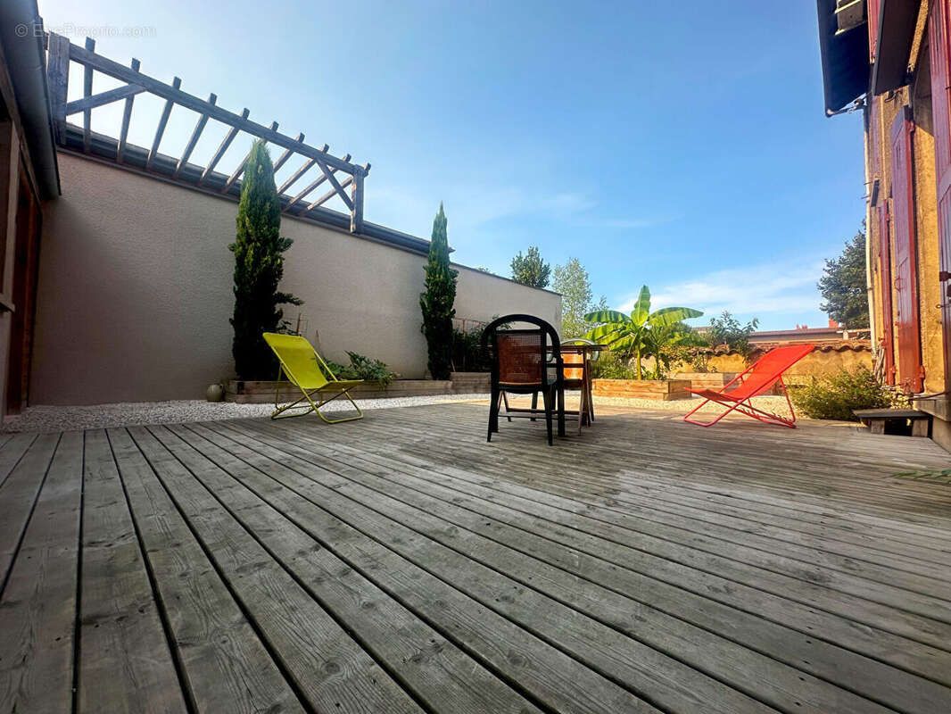 À vendre Maison/Appartement T5 entièrement rénové proche gare avec terrasse - photo 2
