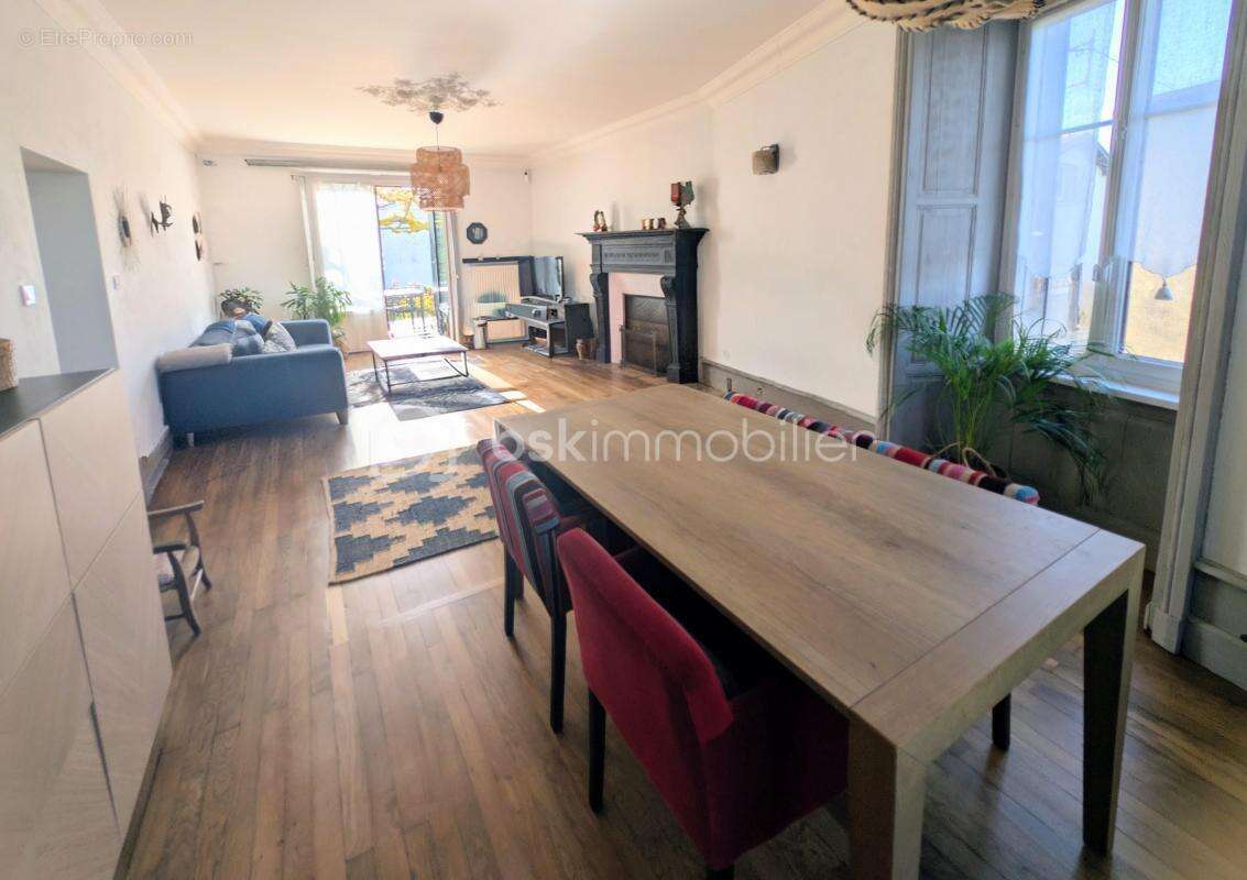 Maison à SAINT-JULIEN-DE-CONCELLES