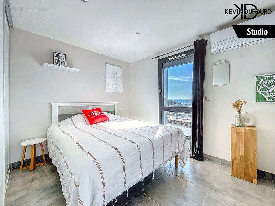 Maison à SAINT-ETIENNE-DE-FONTBELLON