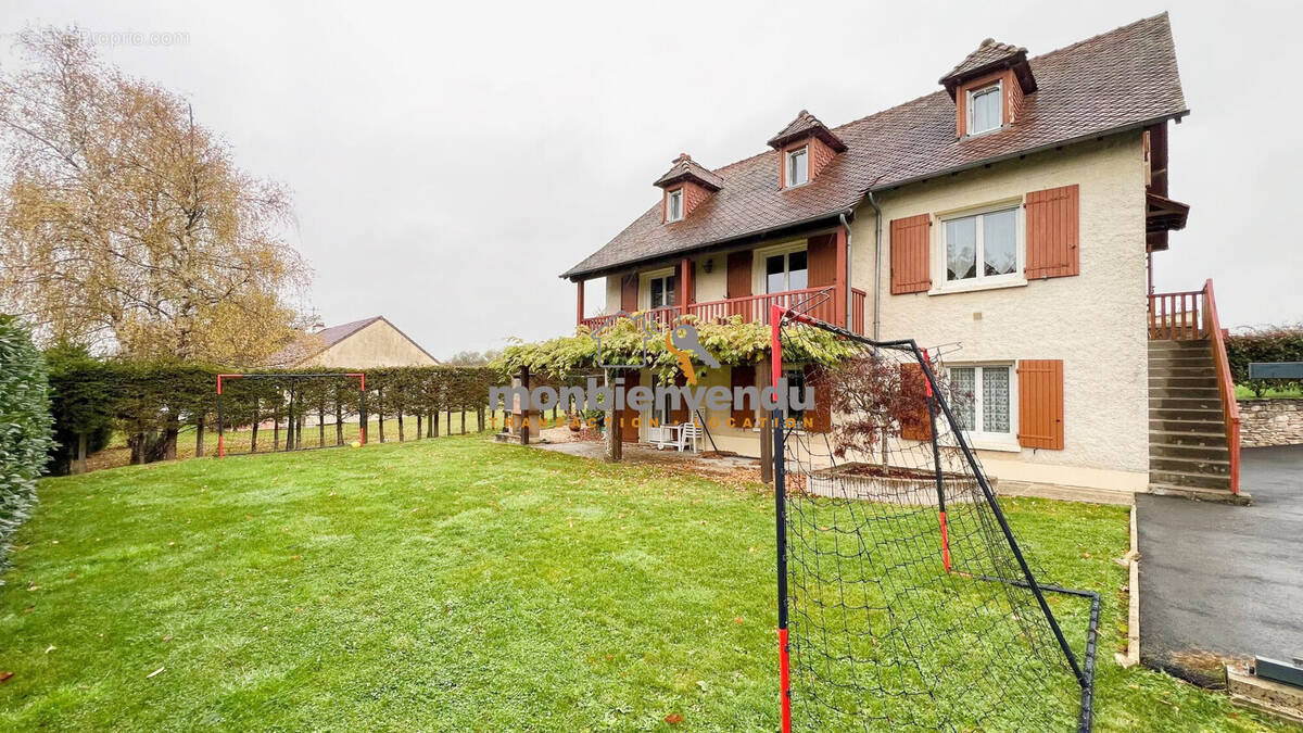 Maison à ARPAJON-SUR-CERE