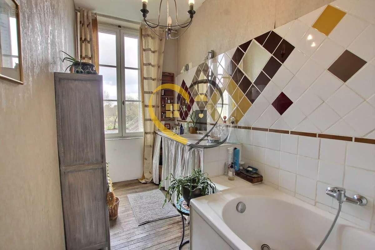 Maison à LA CHAPELLE-D&#039;ANGILLON