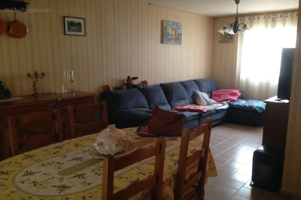 Maison à SAINT-LAURENT-DE-LA-SALANQUE