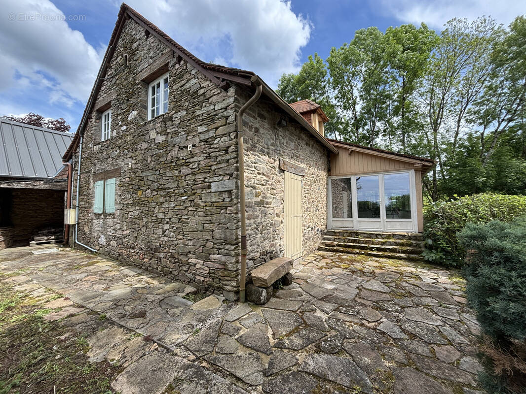 Maison à ALBIGNAC