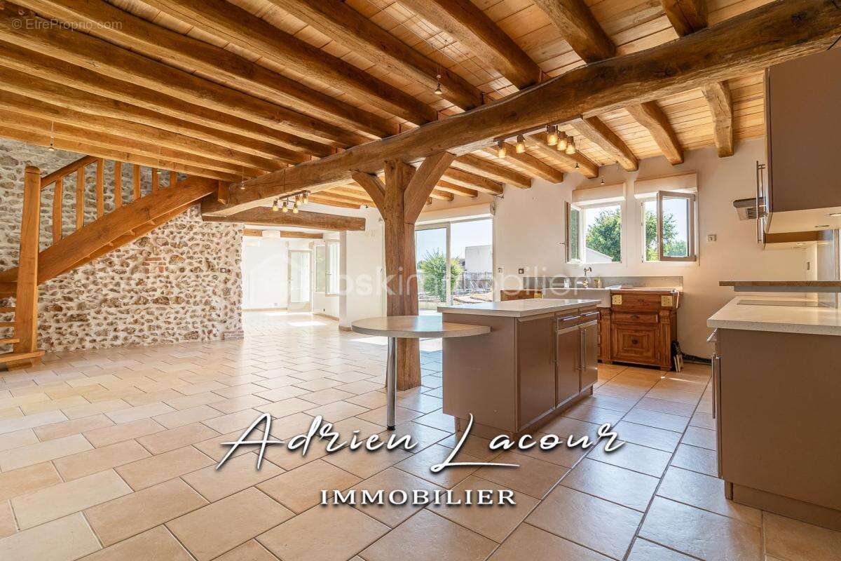 Belle maison familiale de style solognote - photo 3