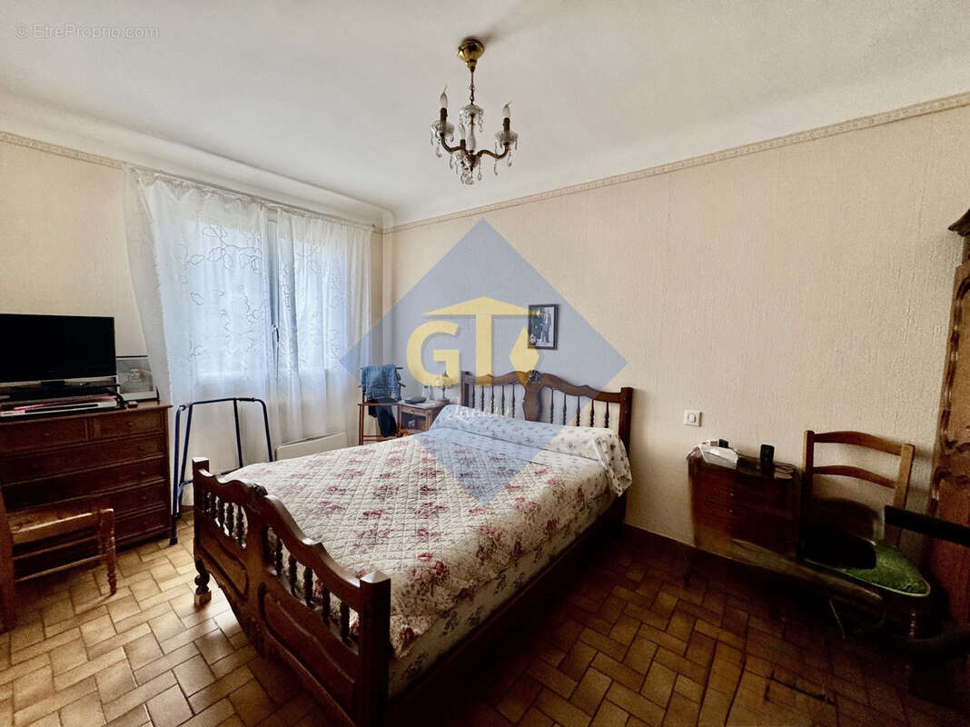 Maison à LAUDUN-L&#039;ARDOISE