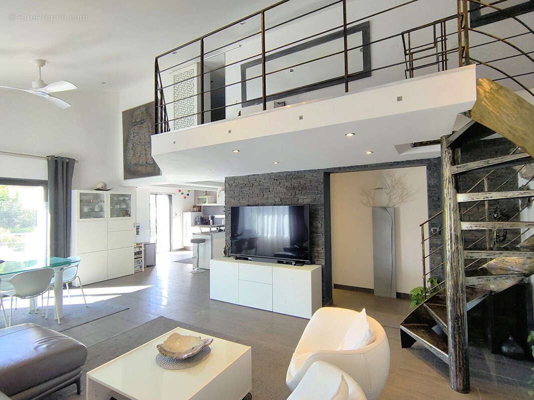 Maison à MANDELIEU-LA-NAPOULE