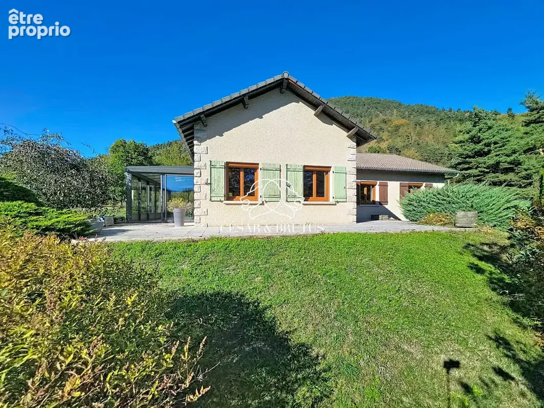 Maison 5 pièces 132 m² à vendre à Saint-Hostien (43260) - photo 2