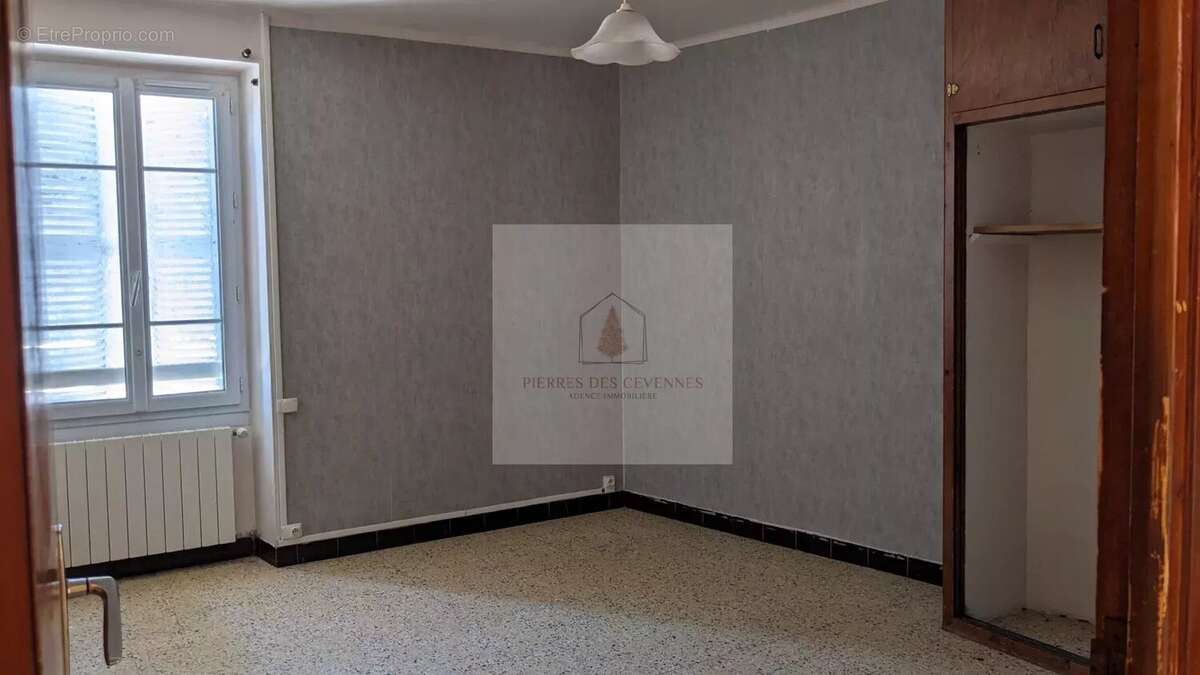 Appartement à LE COLLET-DE-DEZE