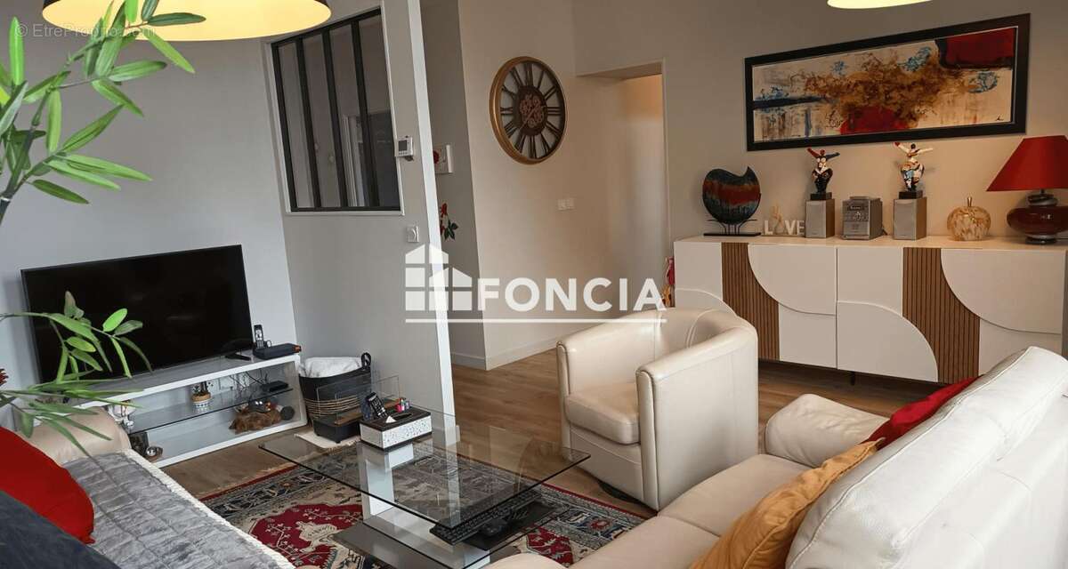 Appartement au charme haussmannien de 103m2 avec stationnement, cave en plein centre ville Aixois - photo 6