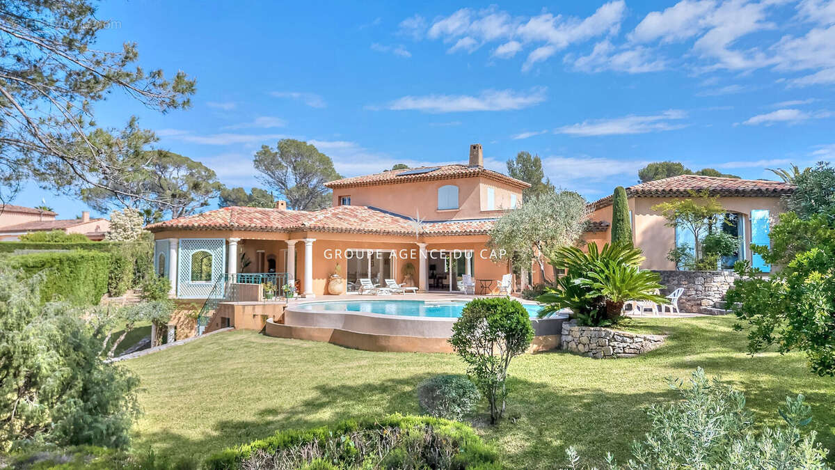 Magnifique vue sur le golf villa 7 pieces avec piscine et double garage - photo 2