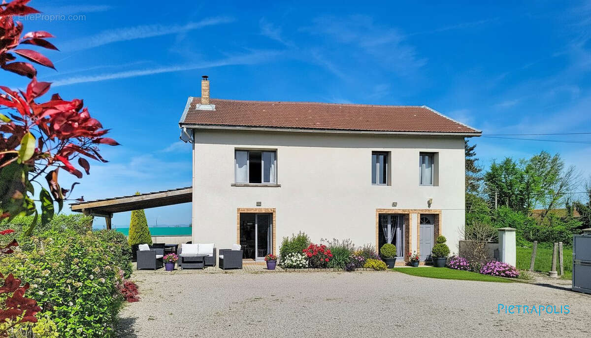 Maison à SAINT-JULIEN-DE-L'HERMS