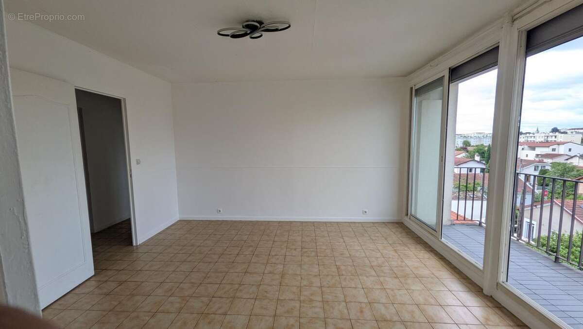 Appartement à BRON
