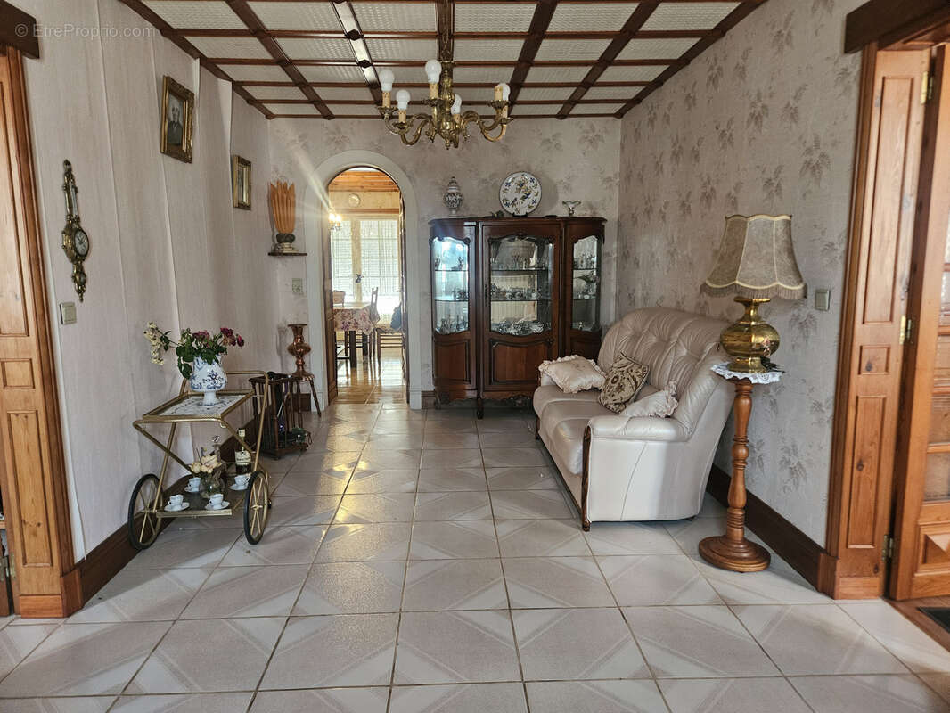BERNEUIL   Élégante maison charentaise avec dépendances et grand garage - photo 8