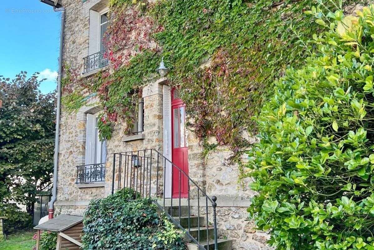 Maison à CHENNEVIERES-SUR-MARNE