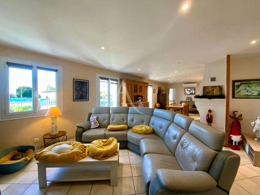 Maison à ALLAS-BOCAGE