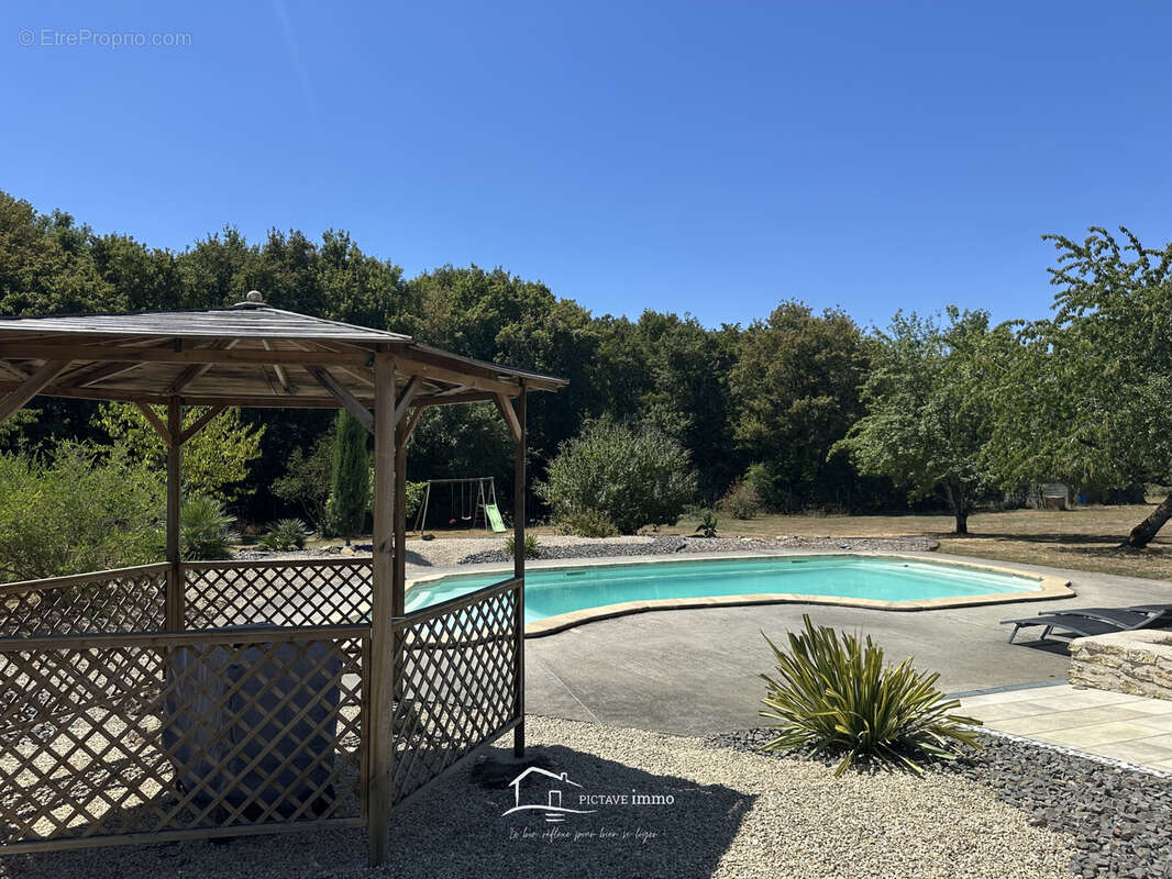 Maison de plain-pied avec piscine, dépendances et beau potentiel d’agrandissement - photo 10