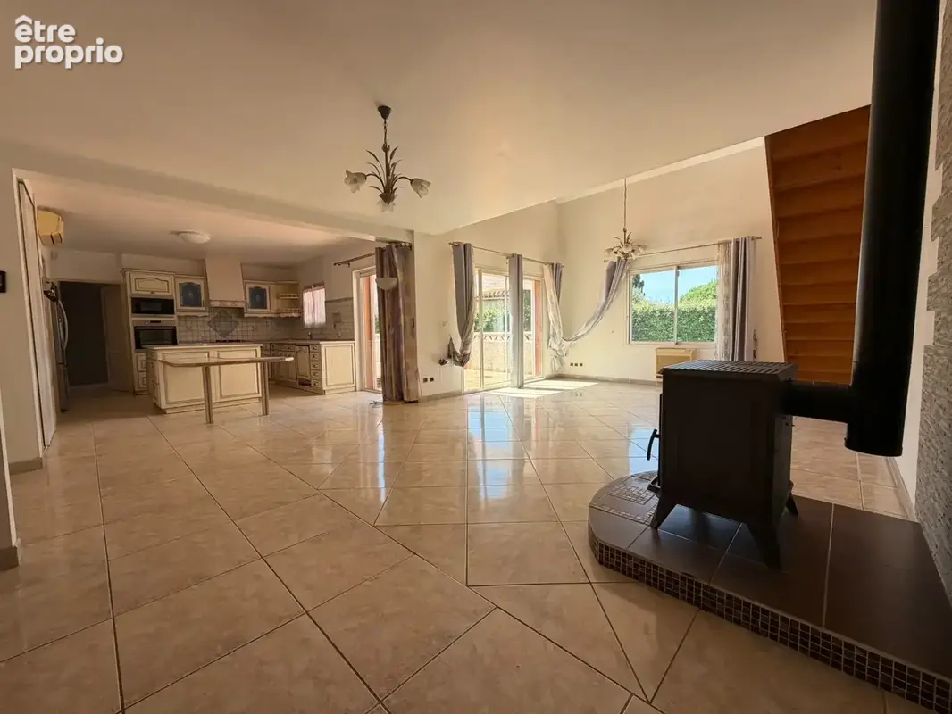 Une opportunité exceptionnelle : 175 m2 habitables sur un de terrain piscinable de 1380m2 - photo 5