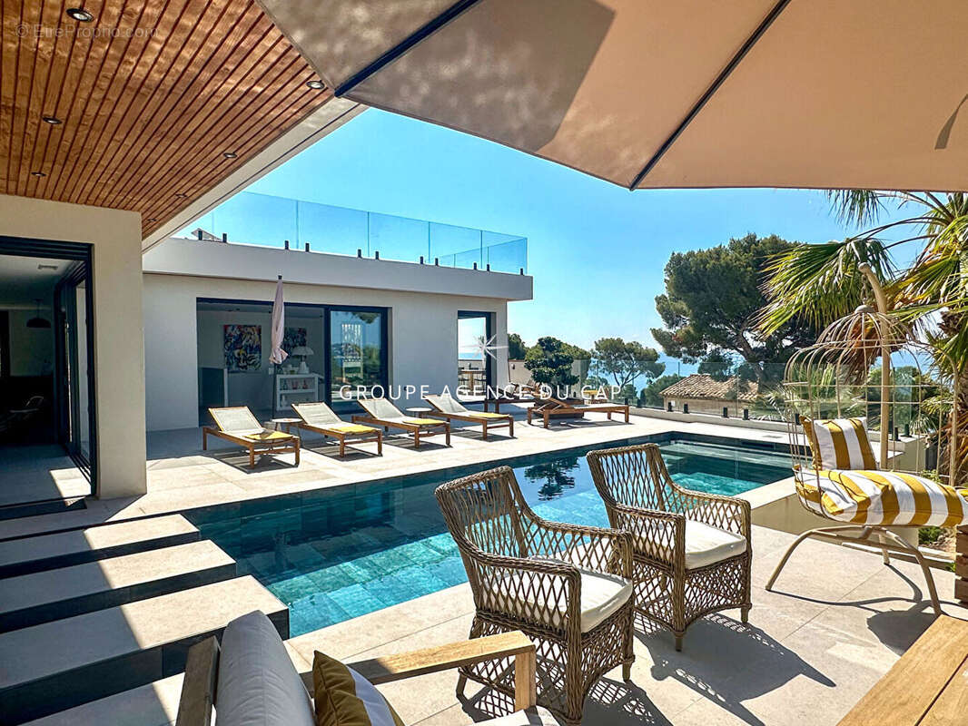 À vendre villa contemporaine de 350m² 8 pièces avec vue mer, à pied des plages et des commerces des issambres - photo 3