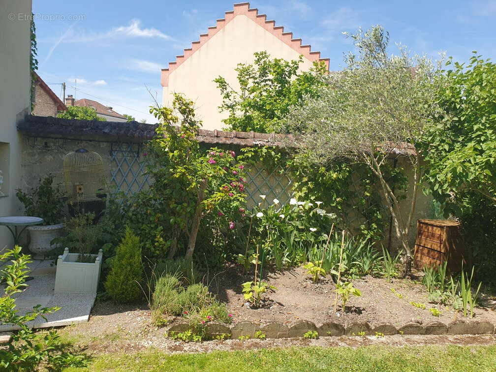 Maison à MONTEREAU-FAULT-YONNE