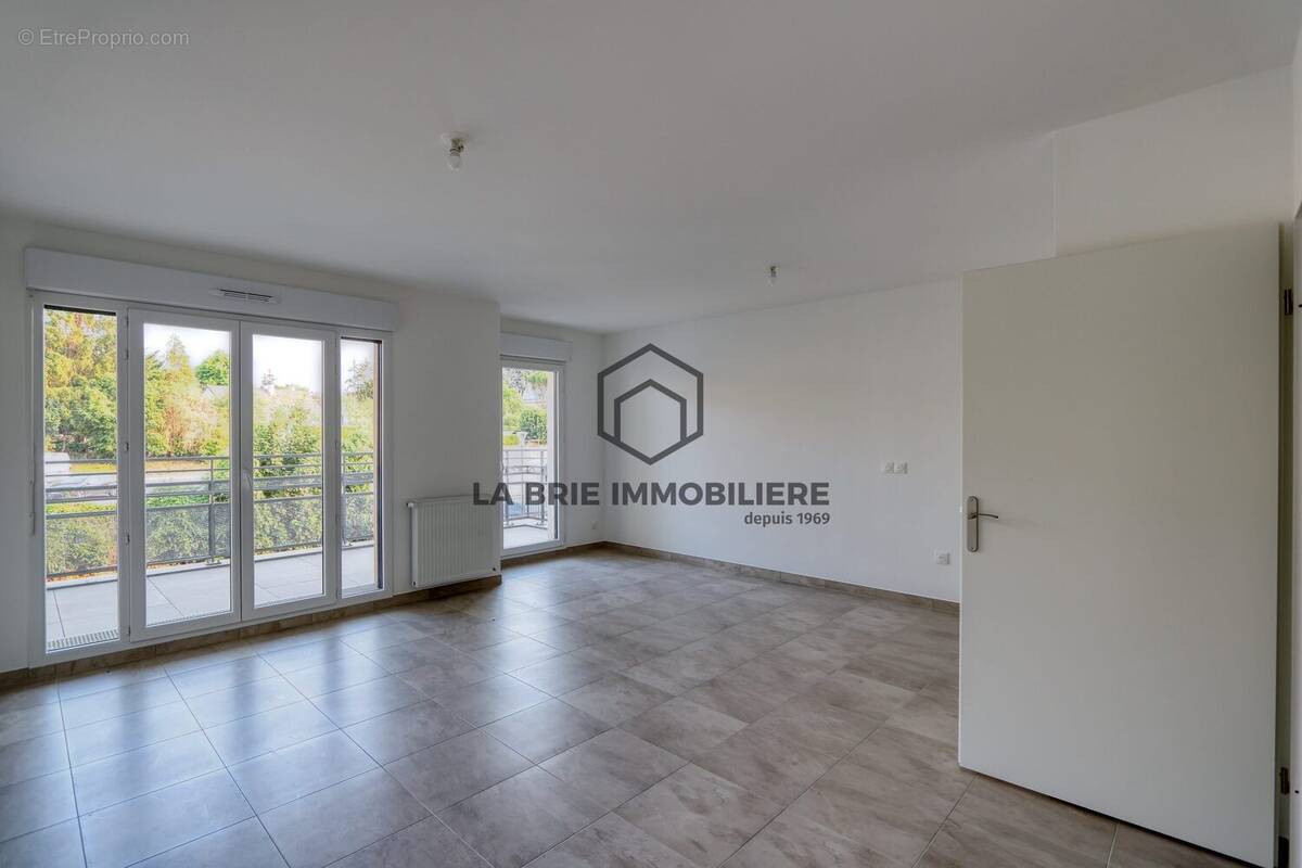 Appartement à MENNECY
