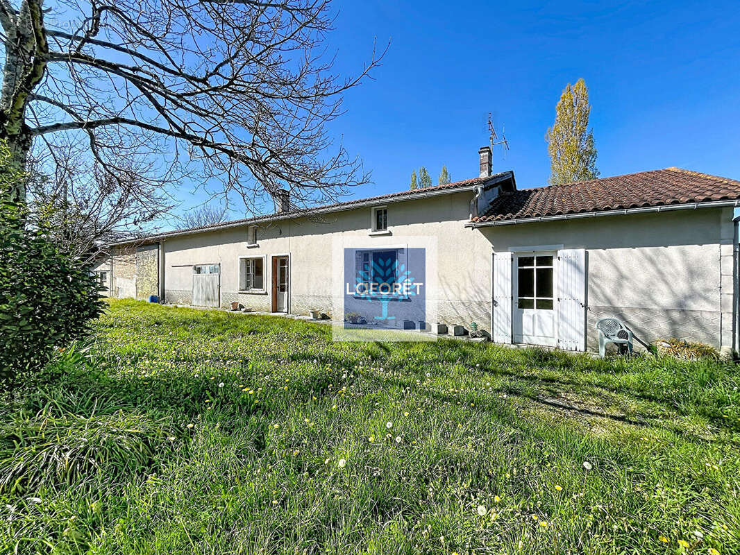 Maison à BARBEZIEUX-SAINT-HILAIRE