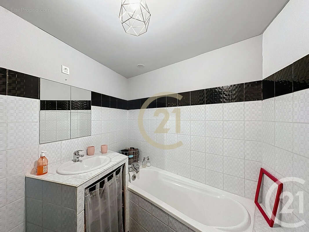 Maison 81 m² à Uzes  - photo 13