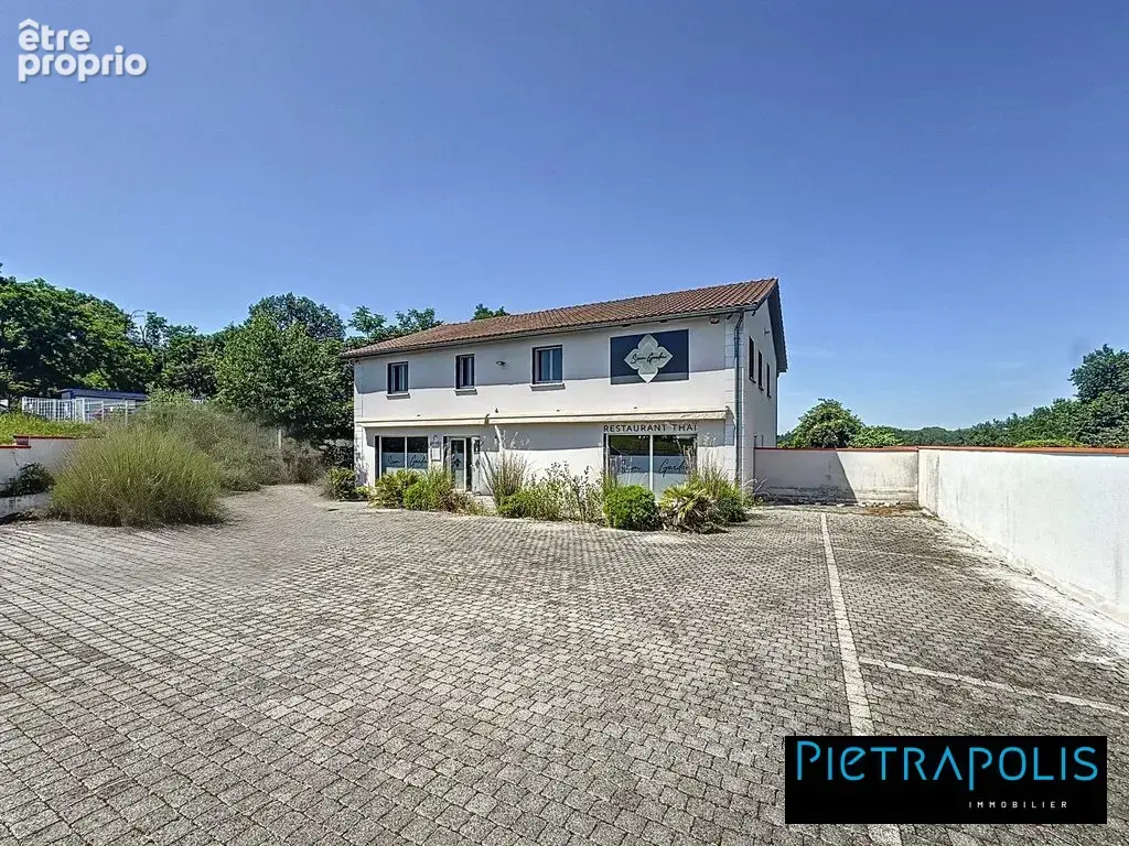 Appartement 430 m² à Craponne  - photo 1