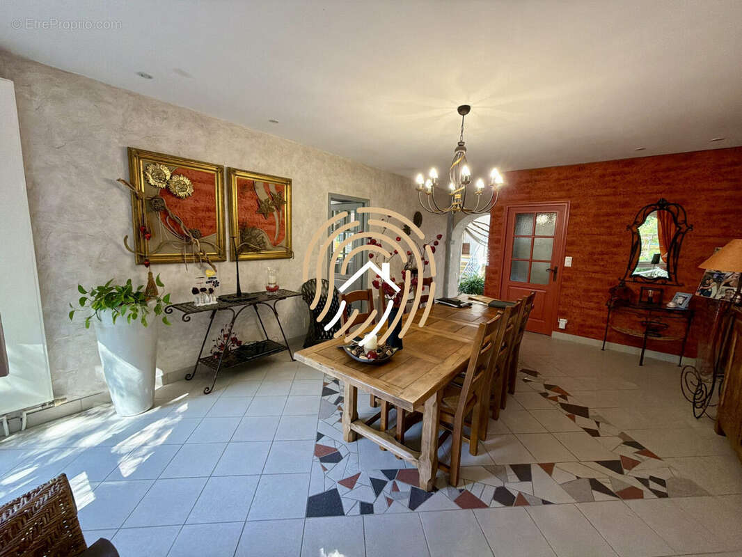 Maison 310 m² à Valenciennes  - photo 4