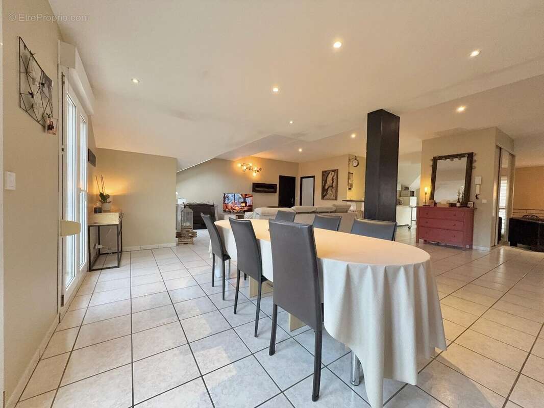 Appartement à ARS-SUR-MOSELLE