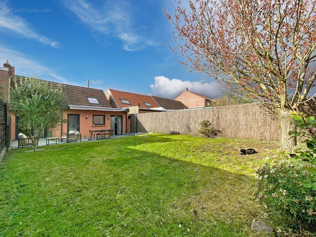 Maison à NEUVILLE-EN-FERRAIN