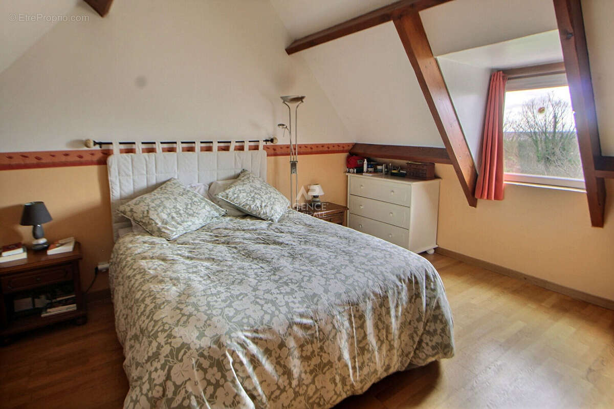 Maison meulière à Chanteloup Les Vignes en limite d'Andrèsy - photo 10