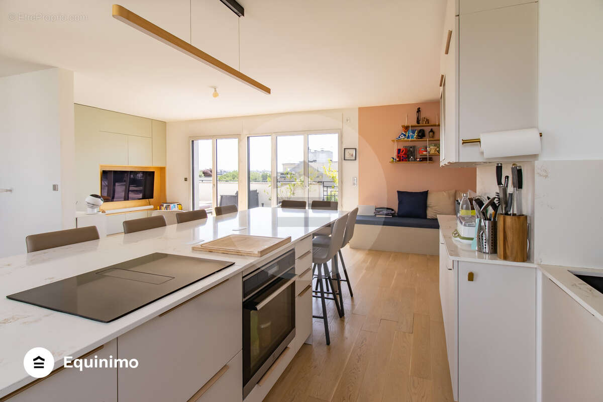 Appartement à NEUILLY-SUR-SEINE