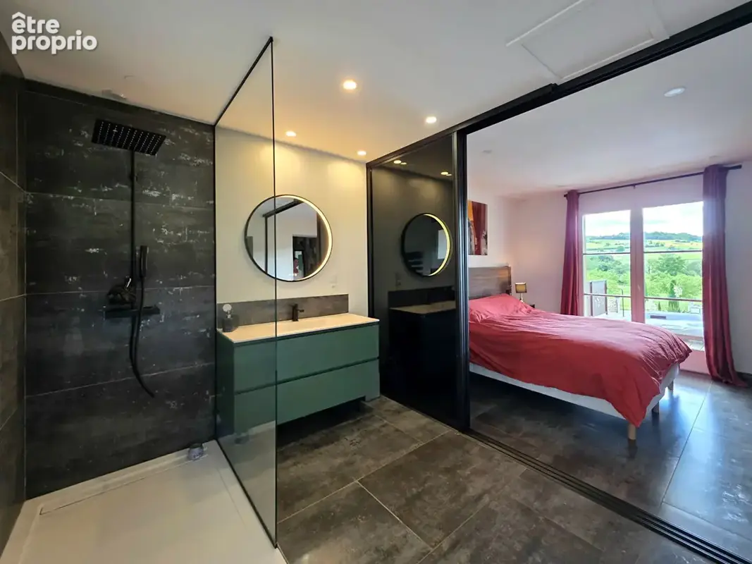 Propriété rénovée avec piscine et appartement indépendant  terrain de 2 654 m² - photo 9
