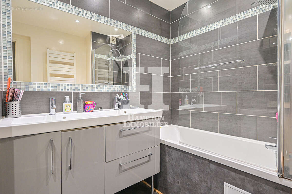 Appartement à PARIS-19E