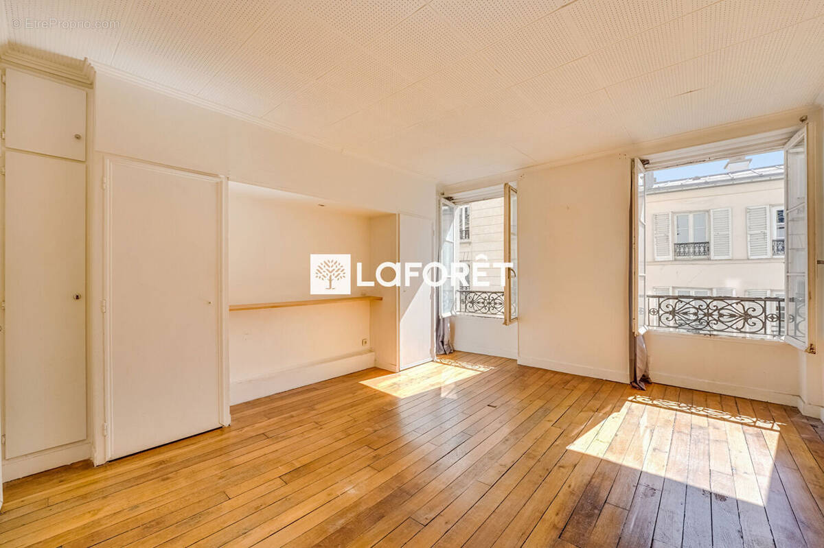 Appartement à PARIS-14E