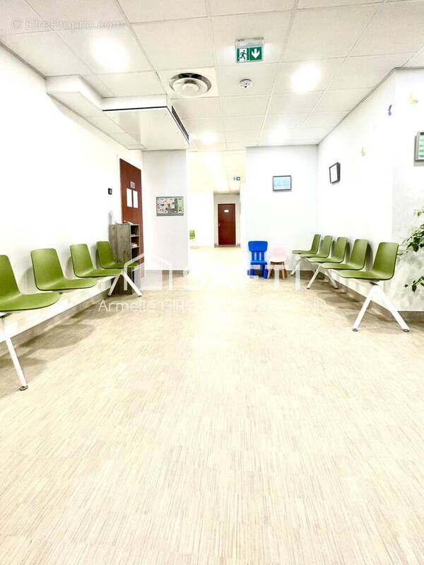 Photo 1 - Commerce à RIXHEIM